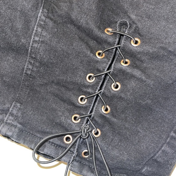 Front lace skirt - Picture 2 of 6